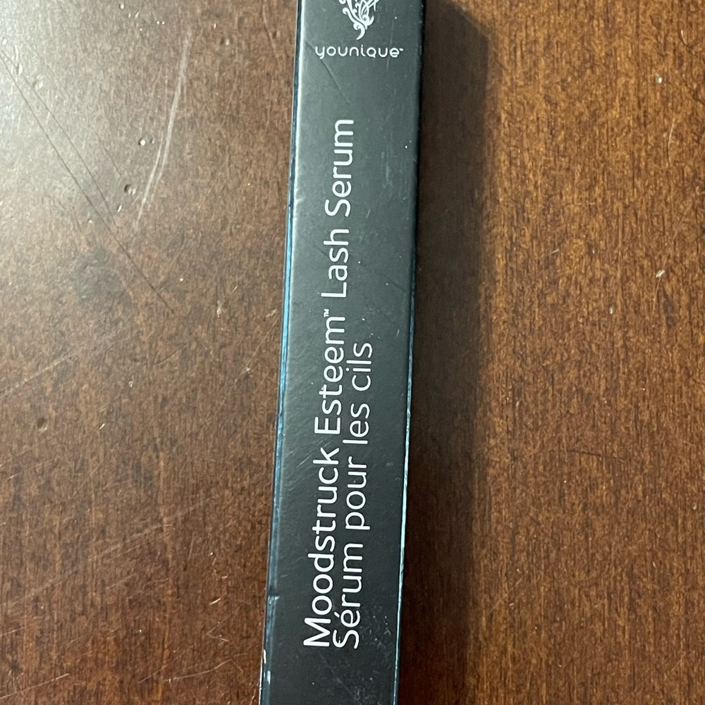 NWT Lash serum